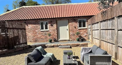 Torworth - 1 Bed Barn - Sleeps 3 - Hot Tub