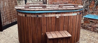 Torworth - 1 Bed Barn - Sleeps 3 - Hot Tub