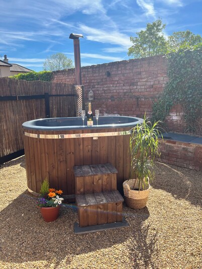 Torworth - 1 Bed Barn - Sleeps 3 - Hot Tub