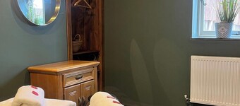 Torworth - 1 Bed Barn - Sleeps 3 - Hot Tub