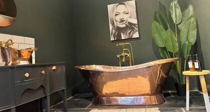 Torworth - 1 Bed Barn - Sleeps 3 - Hot Tub