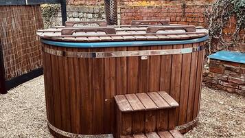 Rumah | Bathtub spa outdoor