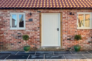 House | Exterior detail - Torworth - 1 Bed Barn - Sleeps 3 - Hot Tub (Retford)