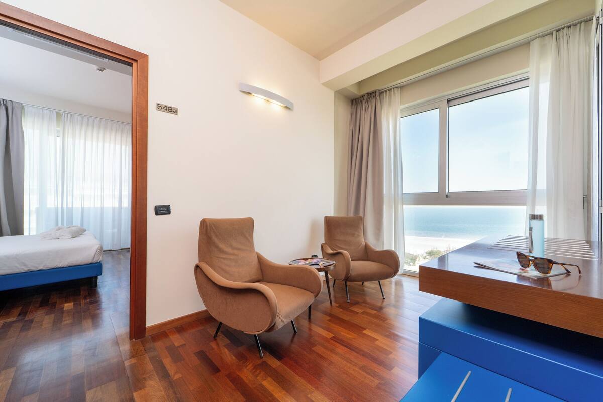 In-room safe, desk, soundproofing, WiFi (free)