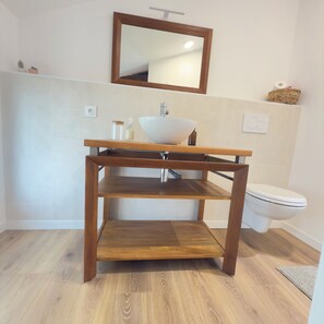 Shower, hair dryer, soap, toilet paper - House in the heart of the Saint-Emilion vineyards (Néac)