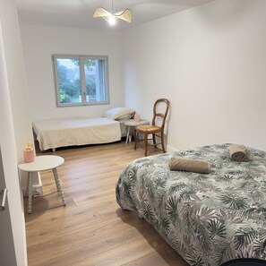 4 bedrooms, desk, travel cot, free WiFi