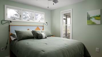 2 bedrooms, desk, iron/ironing board, WiFi