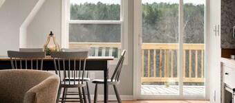 MountainWaters - Mtn, River, Relax! - Hottub, Private Riverfront, Firepit.