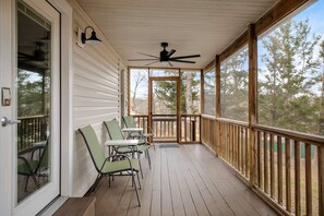 Terrace/patio - MountainWaters - Mtn, River, Relax! - Hottub, Private Riverfront, Firepit. (Maurertown)