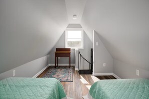 2 bedrooms, desk, iron/ironing board, WiFi