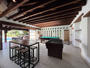 Game room - Paragliders paradise cozy lofts. Mint design, amenities and unmatched location. (Valle de Bravo)