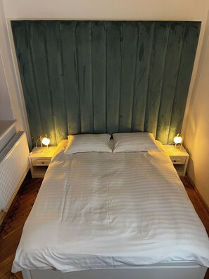 2 bedrooms, laptop workspace, iron/ironing board, free WiFi