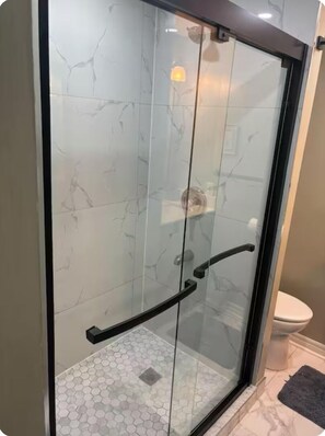 毛巾、肥皂、卫生纸