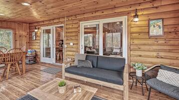 智能電視、壁爐、電子遊戲、足球機