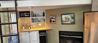 Charming cottage in Safe and Quiet Palisades of NW Washington Easy Trip Downtown