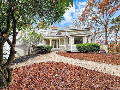 Spacious Lake House for Large Groups w Private Acre+ short path to Lake
