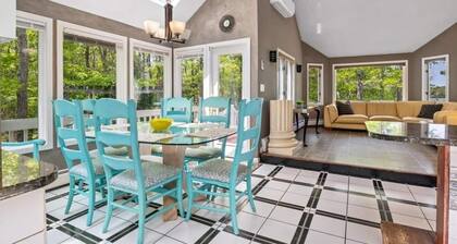 Spacious Lake House for Large Groups w Private Acre+ short path to Lake