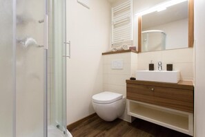 Single Room | Bathroom