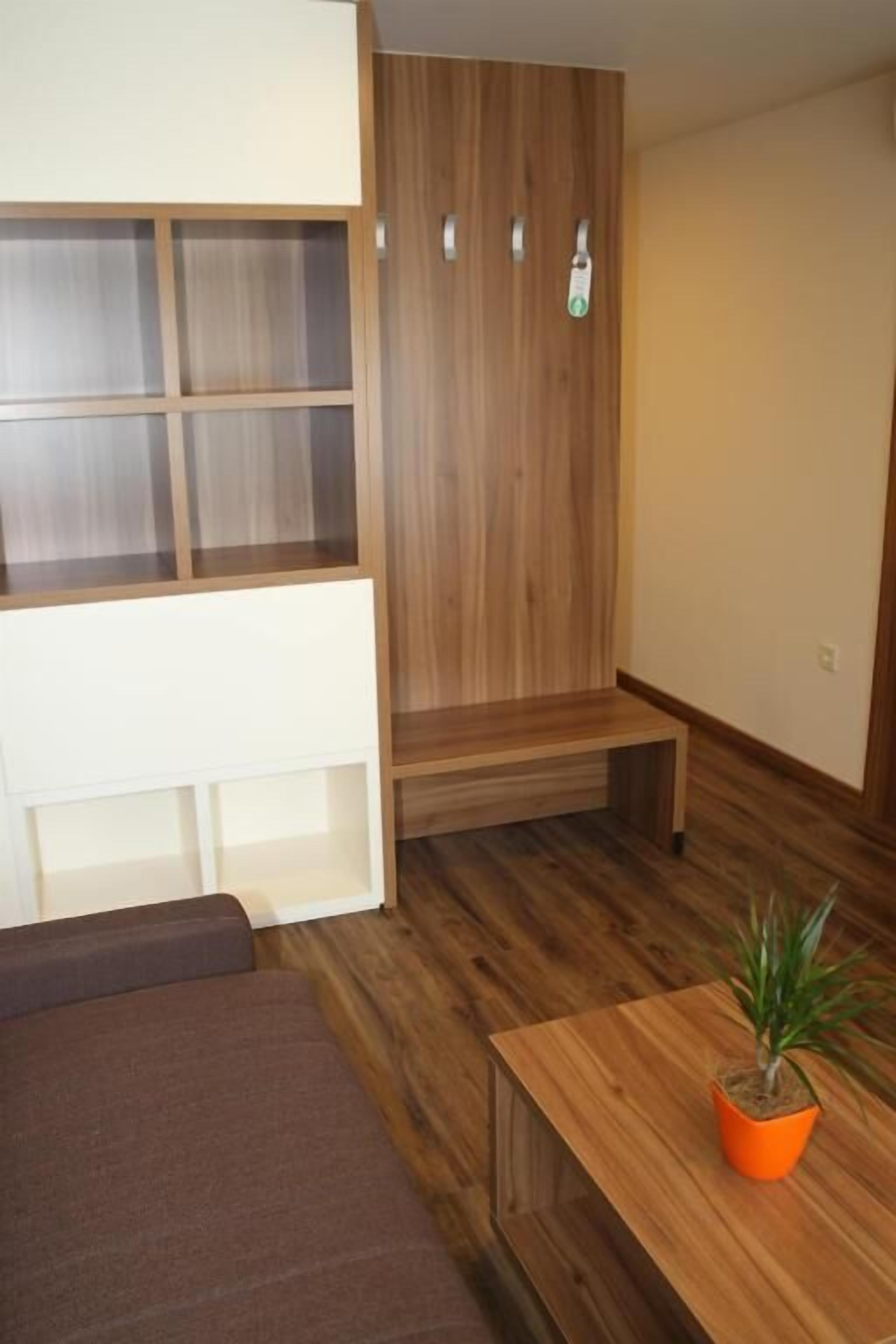 Habitación cuádruple | Escritorio, espacio para trabajar con laptop y insonorización 
