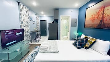 Desk, iron/ironing board, WiFi, bed sheets