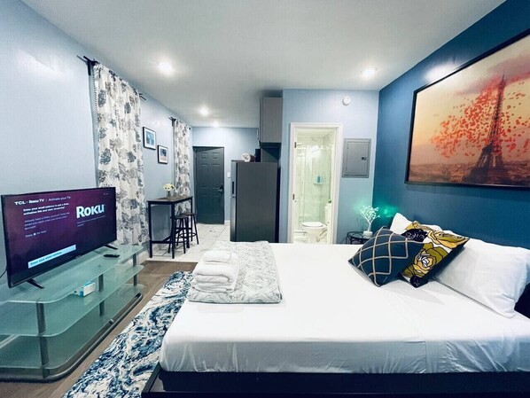 Desk, iron/ironing board, WiFi, bed sheets