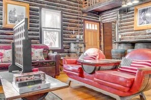 Interior - The Rustic Cabin The Rustic Cabin (Blakeslee)