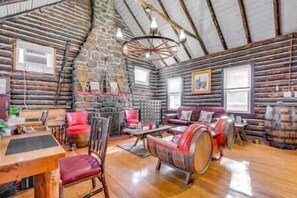 Interior - The Rustic Cabin The Rustic Cabin (Blakeslee)