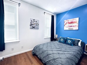1 habitación, escritorio, tabla de planchar con plancha y wifi