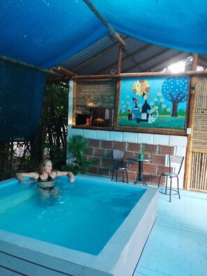 2 albercas al aire libre 