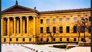 A large, classical building with a symmetrical facade, columns, and a central entrance. - New! Suite nearby Rittenhouse Square (Philadelphia)