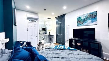 1 bedroom, desk, iron/ironing board, WiFi