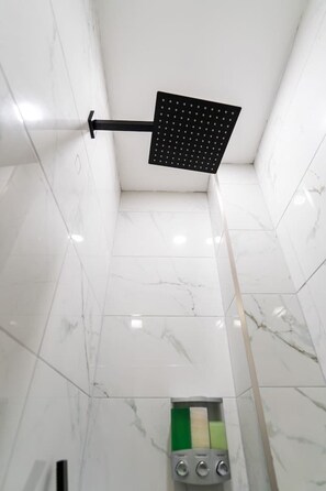 Articles de toilette gratuits, sèche-cheveux