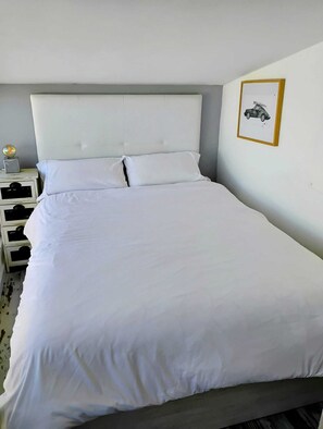 1 chambre, fer et planche à repasser, Wi-Fi, draps fournis