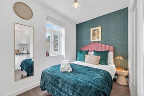 Desk, iron/ironing board, travel crib, WiFi