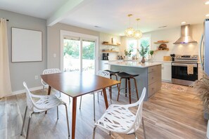 奢华平房, 河景 | 笔记本电脑工作区、遮光窗帘、熨斗/熨板、免费 WiFi