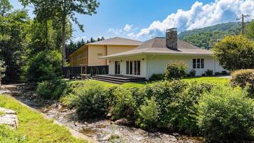 Luxury Bungalow, River View | Terrace/patio