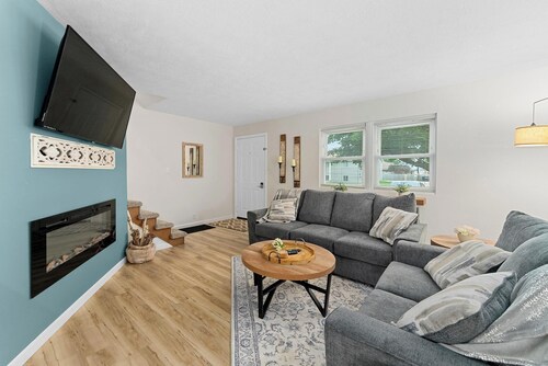 Tranquility Townhome - Near Sioux Falls, SD