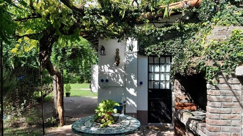 Guest House Muñiz, park 1000m2 20m2 cub. bath w/shower detachable swimming pool