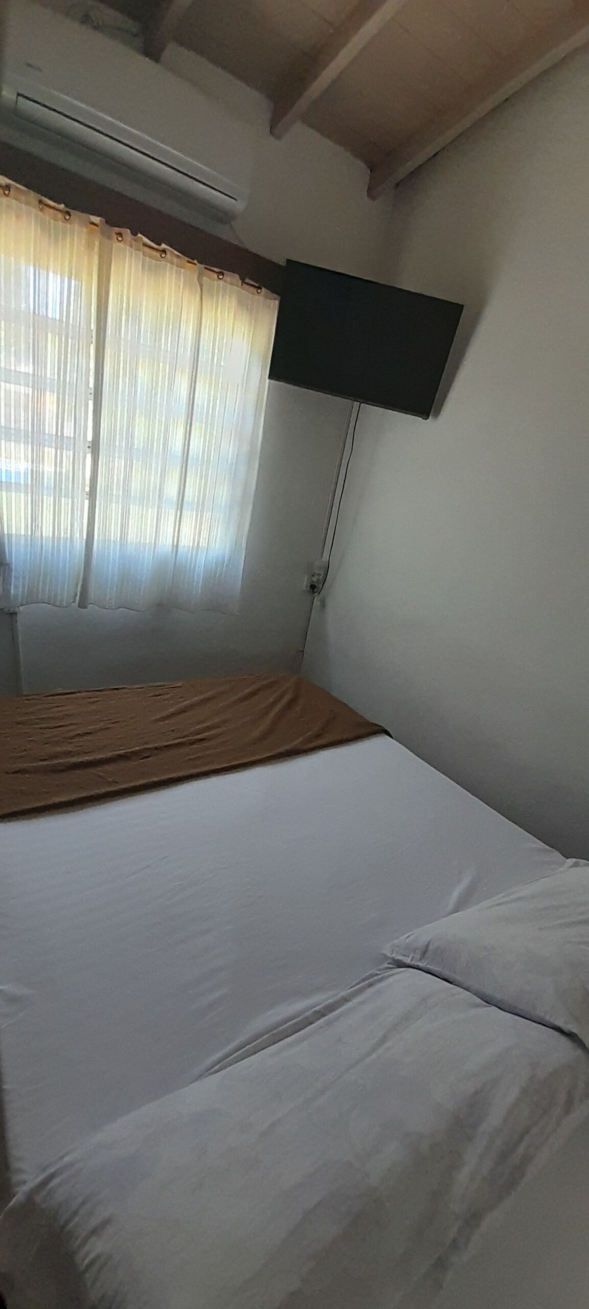 1 dormitorio, escritorio, wifi gratis y ropa de cama