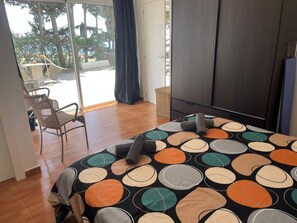 1 dormitorio, tabla de planchar con plancha, wifi gratis y ropa de cama