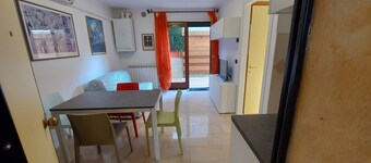 Very central but quiet apartment with parking space and beach umbrella