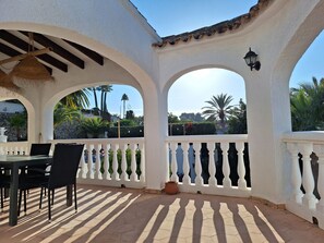Outdoor dining - Beautiful villa near the sea and golf course (Benissa)