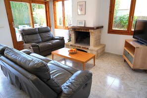 Télévision, cheminée