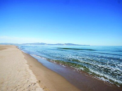 Superb villa near sandy beach Sant Pere Pescador