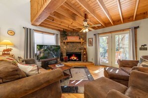 TV, fireplace - Talking Waters - Fishing Camp (Blue Ridge)