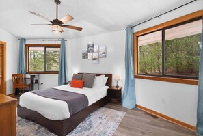 3 bedrooms, iron/ironing board, travel crib, WiFi - Blue Mtn Retreat - Round House (Blue Ridge)