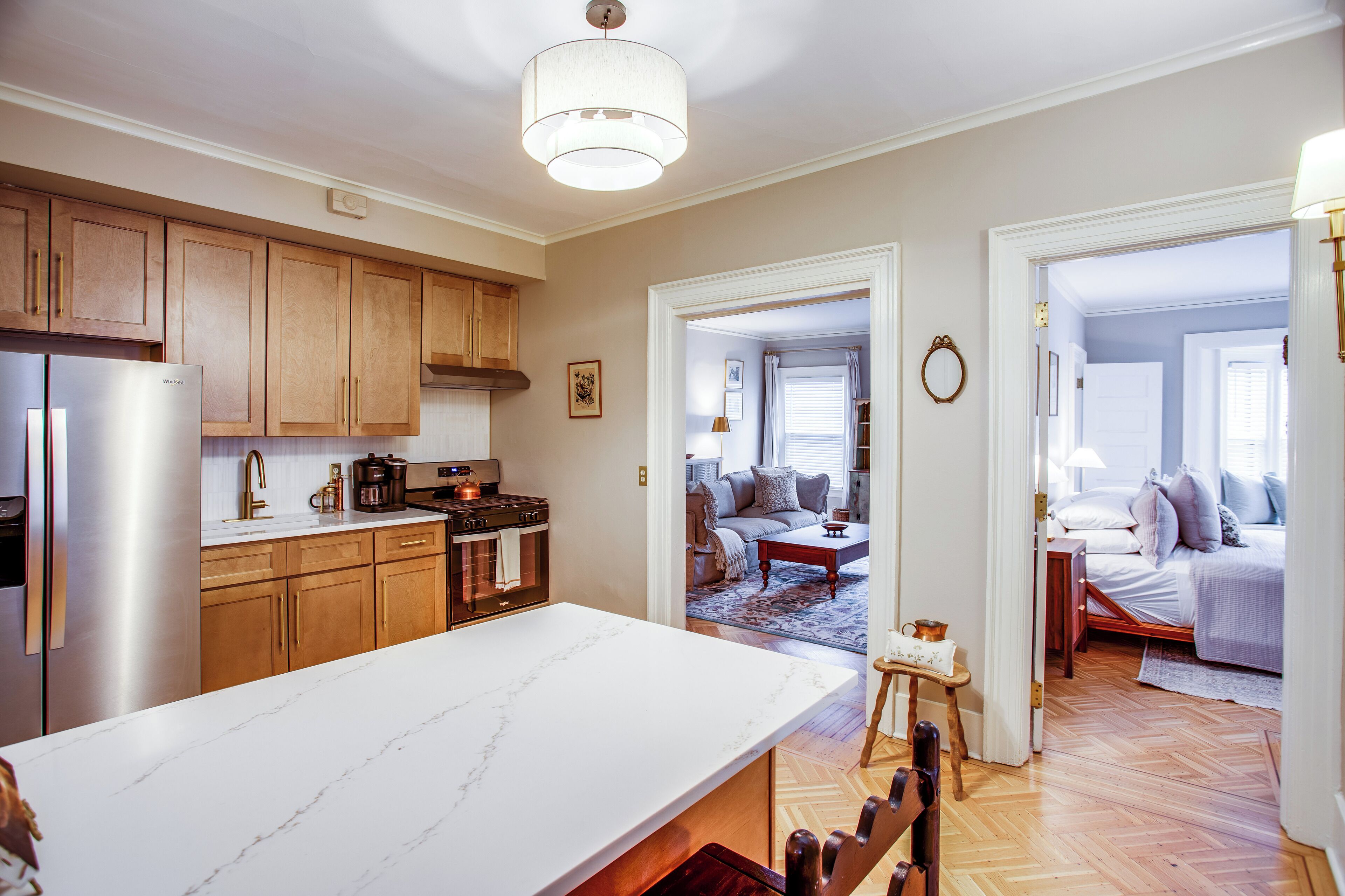 Fridge, oven, stovetop, coffee/tea maker