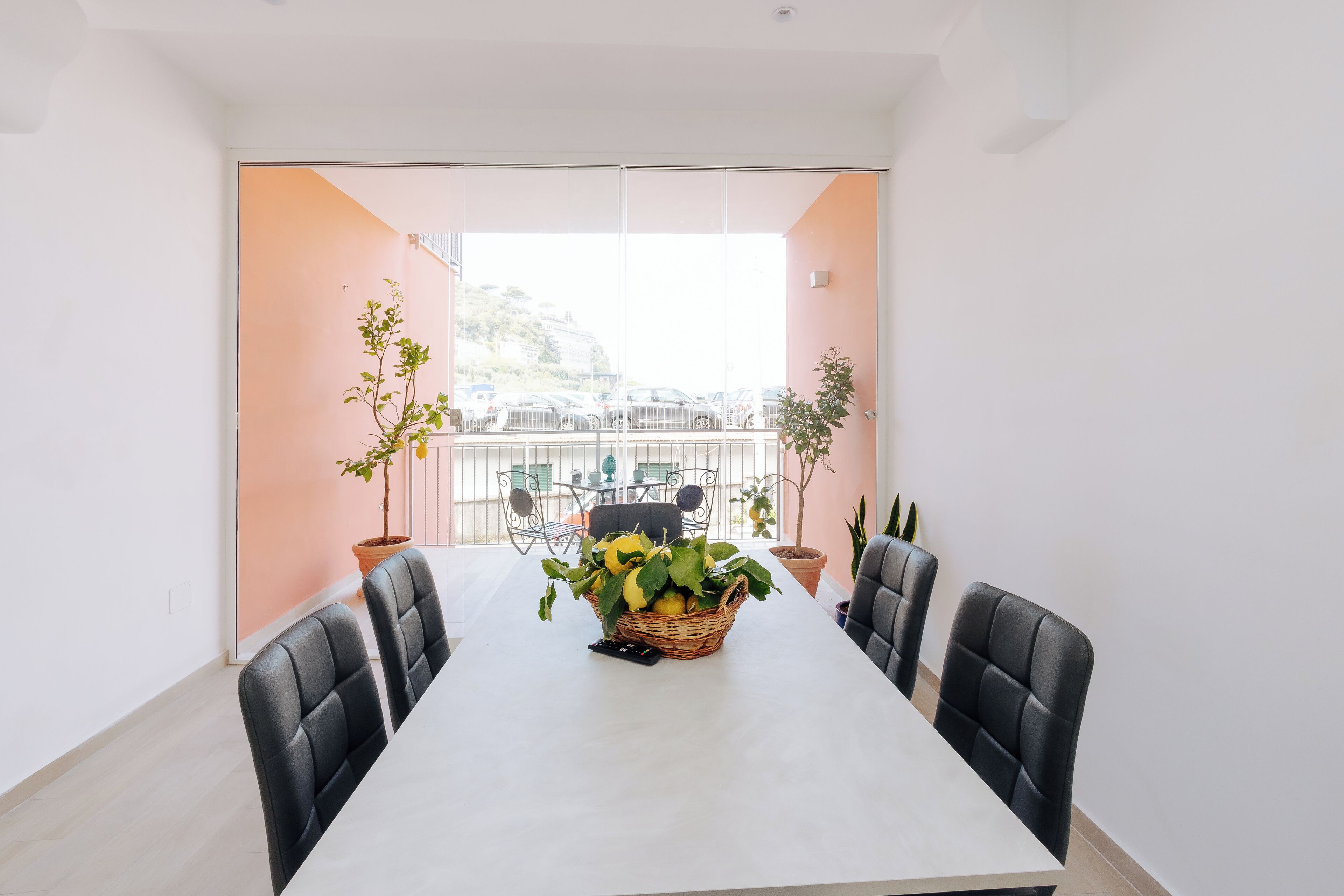 Deluxe Apartment | Dining room