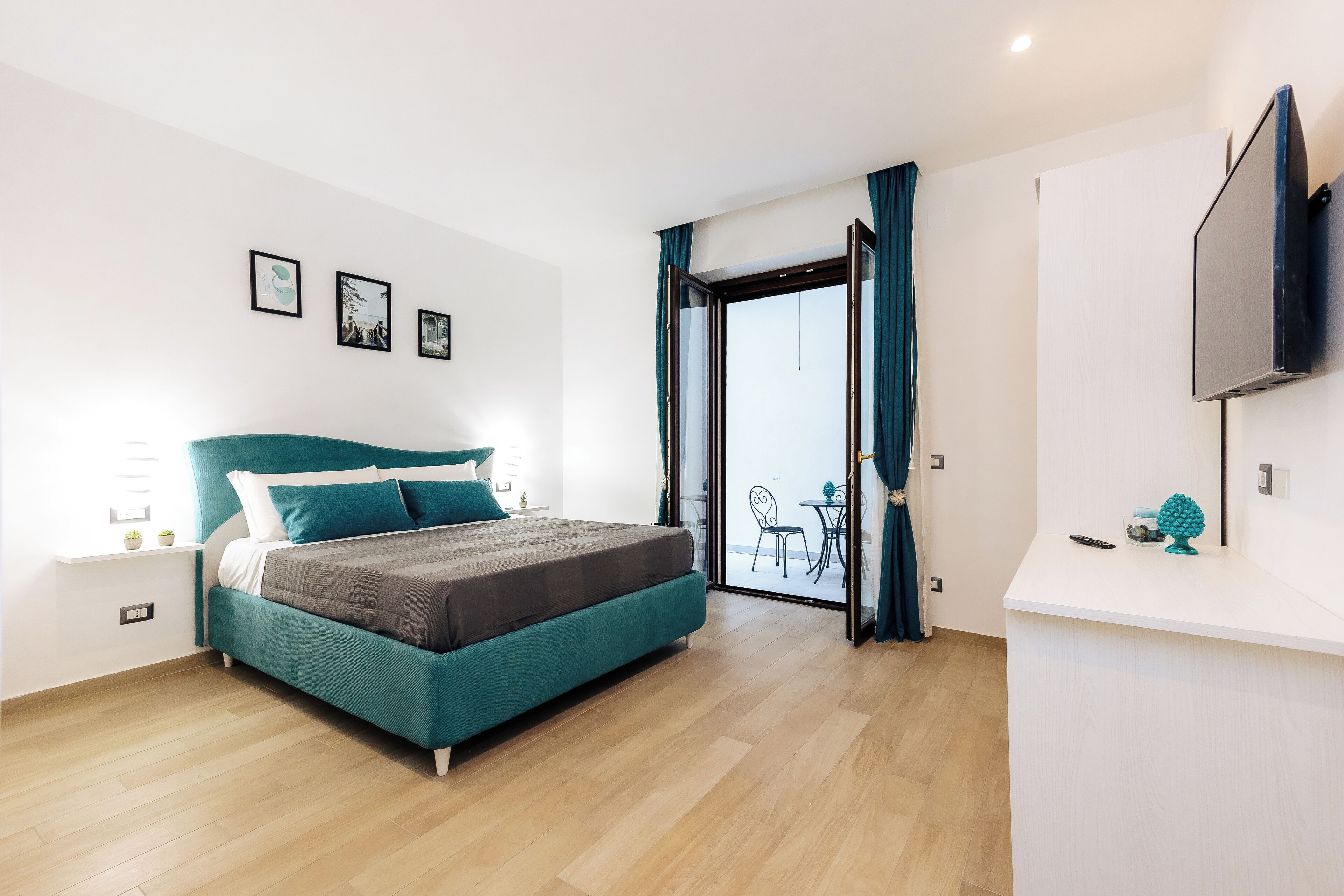 Deluxe Apartment | 2 bedrooms, blackout drapes, iron/ironing board, free WiFi