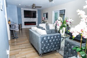 Télévision, cheminée